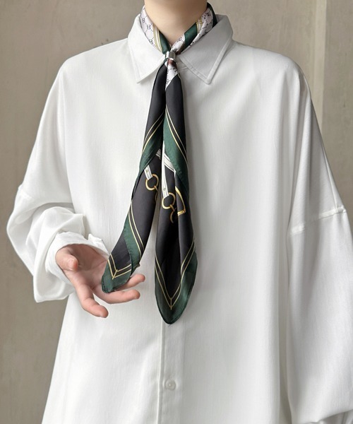 FVLMEN(フルメン)の「【FVLMEN】multi pattern ring scarf /マルチパターン リング スカーフ(バンダナ/スカーフ・メンズ・ネイビー×ホワイト/イエロー/レッド/ホワイト×レッド/ブラック×レッド/ブラック×グリーン/テラコッタ/ホワイト×ネイビー/ブラック×イエロー/ベージュ×ブラック/ブラック/ホワイト×グリーン/サックスブルー/ネイビー/マジェンタ/ブルー/ダークブラック/オレンジ/グリーン・FREE)」の11枚目の写真