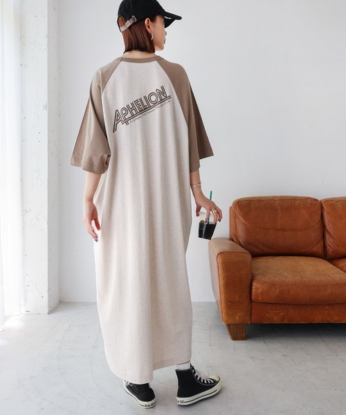 andme（アンドミー）の「配色ラグラン半袖プリントTシャツワンピース（ワンピース・レディース・ブルー/チャコールグレー/グレー/ベージュ・M）」の3枚目の写真
