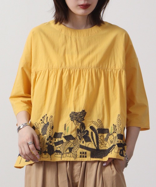 Emago（イマゴ）の「EMAGO おうちと植物刺繍ブラウス（シャツ/ブラウス・レディース・ホワイト/イエロー/チャコール・FREE）」の12枚目の写真