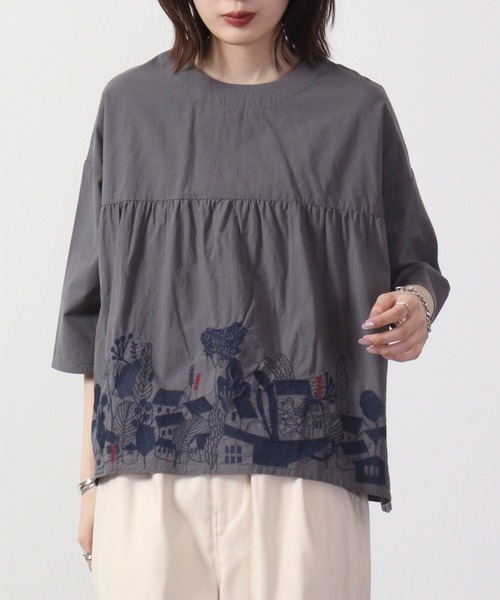 Emago（イマゴ）の「EMAGO おうちと植物刺繍ブラウス（シャツ/ブラウス・レディース・ホワイト/イエロー/チャコール・FREE）」の19枚目の写真