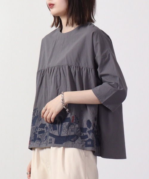 Emago（イマゴ）の「EMAGO おうちと植物刺繍ブラウス（シャツ/ブラウス・レディース・ホワイト/イエロー/チャコール・FREE）」の17枚目の写真