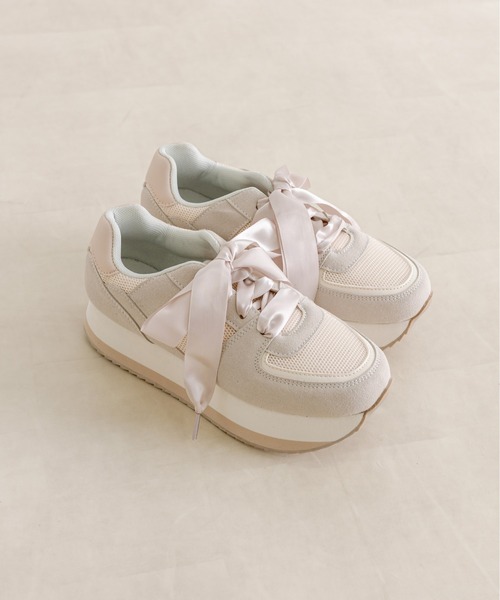 OLIVE des OLIVE（オリーブデオリーブ）の「配色ソールリボンスニーカー　1032130060（スニーカー・レディース・ホワイト/ブラック/ピンク・SMALL/MEDIUM/LARGE）」の3枚目の写真