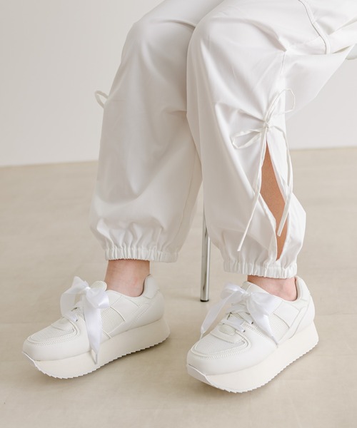 OLIVE des OLIVE（オリーブデオリーブ）の「配色ソールリボンスニーカー　1032130060（スニーカー・レディース・ホワイト/ブラック/ピンク・SMALL/MEDIUM/LARGE）」の6枚目の写真