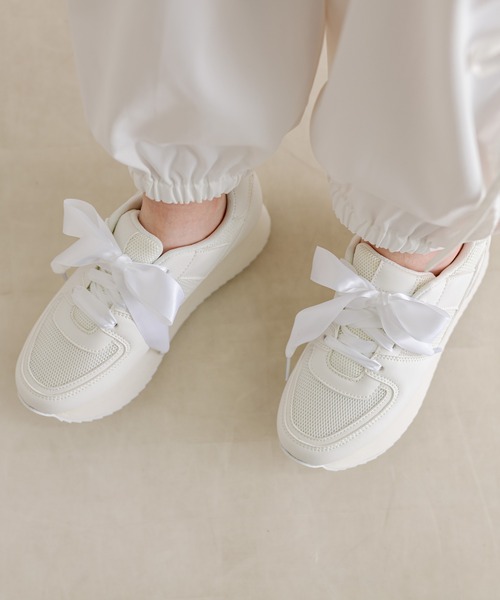 OLIVE des OLIVE（オリーブデオリーブ）の「配色ソールリボンスニーカー　1032130060（スニーカー・レディース・ホワイト/ブラック/ピンク・SMALL/MEDIUM/LARGE）」の7枚目の写真