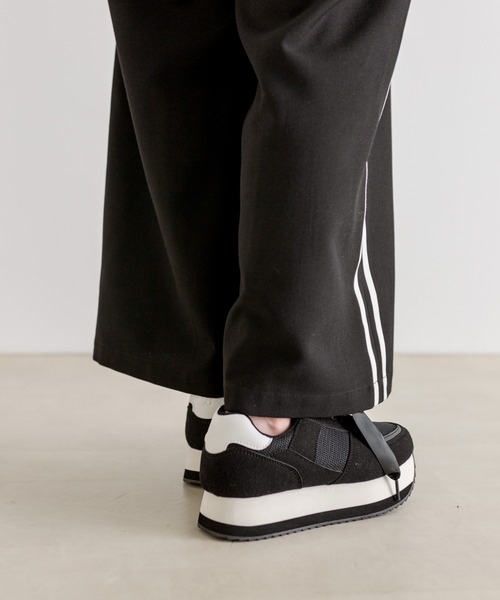 OLIVE des OLIVE（オリーブデオリーブ）の「配色ソールリボンスニーカー　1032130060（スニーカー・レディース・ホワイト/ブラック/ピンク・SMALL/MEDIUM/LARGE）」の20枚目の写真