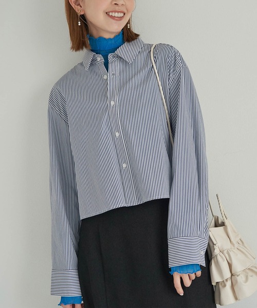 ROPE' PICNIC(ロペピクニック)の「スタイルアップが叶うクロップドシャツ(シャツ/ブラウス・レディース・ネイビー/オフホワイト・38)」の2枚目の写真