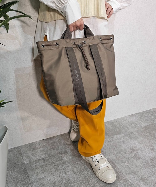 Ungrid（アングリッド）の「【Ungrid/アングリッド】ナイロン ロゴテープ　牛革ハンドル　2WAY 巾着トートバッグ（トートバッグ・レディース・グレイッシュベージュ/ブラック/ブラック系その他/ベージュ/アイボリー・FREE）」の5枚目の写真