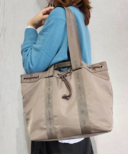 Ungrid（アングリッド）の「【Ungrid/アングリッド】ナイロン ロゴテープ　牛革ハンドル　2WAY 巾着トートバッグ（トートバッグ・レディース・グレイッシュベージュ/ブラック/ブラック系その他/ベージュ/アイボリー・FREE）」の8枚目の写真