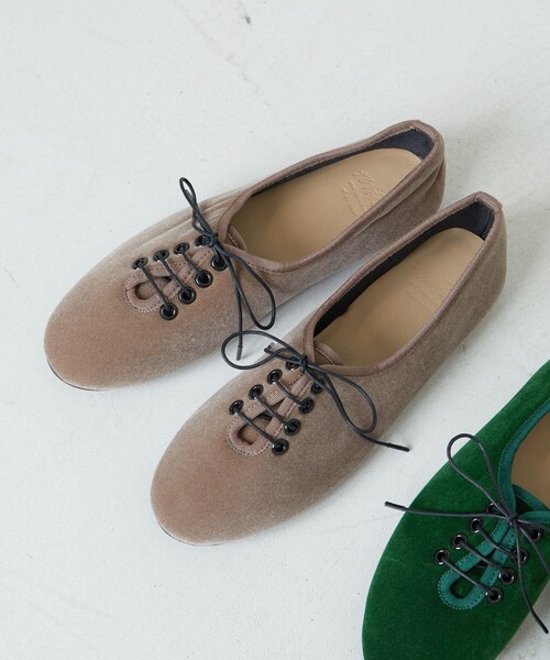 FREAK'S STORE（フリークスストア）の「限定展開　ROVERETO/ロベレート　ベロア レースパンプス（レースアップ/フラットシューズ）（パンプス・レディース・ブラック/ベージュ/グリーン/ピンク・SMALL/MEDIUM/LARGE）」の3枚目の写真
