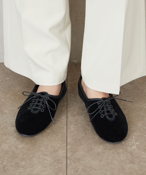 FREAK'S STORE（フリークスストア）の「限定展開　ROVERETO/ロベレート　ベロア レースパンプス（レースアップ/フラットシューズ）（パンプス・レディース・ブラック/ベージュ/グリーン/ピンク・SMALL/MEDIUM/LARGE）」の13枚目の写真