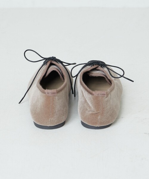 FREAK'S STORE（フリークスストア）の「限定展開　ROVERETO/ロベレート　ベロア レースパンプス（レースアップ/フラットシューズ）（パンプス・レディース・ブラック/ベージュ/グリーン/ピンク・SMALL/MEDIUM/LARGE）」の6枚目の写真