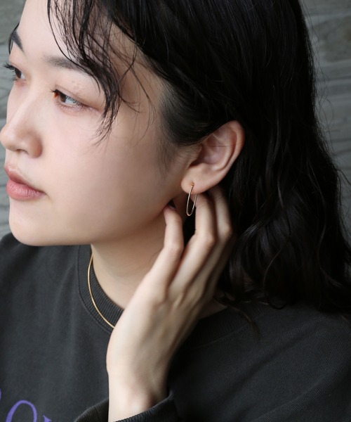 colleca la（コレカラ）の「[silver925]アーモンドフープピアス〈金属アレルギー対応〉（ピアス（両耳用）・レディース・ゴールド/シルバー・ﾌﾘ-）」の3枚目の写真