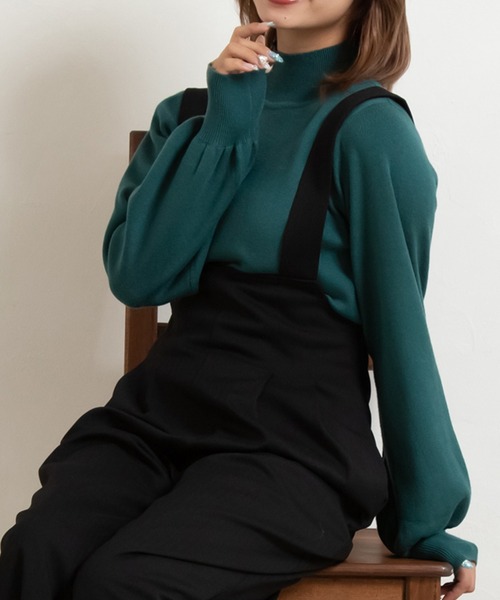 attiree(アティレー)の「【なめらかカシミヤタッチ】ハイネックボリュームスリーブニットトップス(ニット/セーター・レディース・ブラック/レッド/ブルー/グリーン/アイボリー/ライトベージュ/グレイッシュベージュ/ブラウン/ピンク・SMALL/MEDIUM/LARGE)」の16枚目の写真