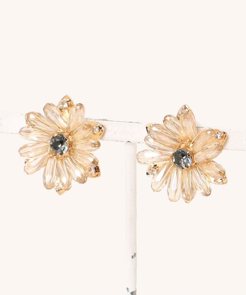 tone（トーン）の「【charme by pimo 】マーガレット ビーズ 花 イヤリング(MA)（イヤリング・レディース・クリア/ピンク/イエロー/ホワイト/ライトパープル/ブルー系その他/ベージュ/レッド/グリーン/ダークパープル/ブルー系その他2/ライトブルー/ブラック/オレンジ/ブルー/ライトグリーン・FREE）」の3枚目の写真