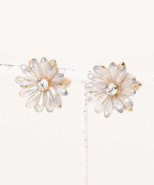 tone(トーン)の「【charme by pimo 】マーガレット ビーズ 花 イヤリング(MA)(イヤリング・レディース・クリア/ピンク/イエロー/ホワイト/ライトパープル/ブルー系その他/ベージュ/レッド/グリーン/ダークパープル/ブルー系その他2/ライトブルー/ブラック/オレンジ/ブルー/ライトグリーン/ネイビー/ライトグレー/ブルー系2・FREE)」の1枚目の写真