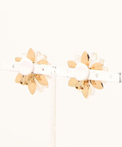 tone（トーン）の「【charme by pimo 】マーガレット ビーズ 花 イヤリング(MA)（イヤリング・レディース・クリア/ピンク/イエロー/ホワイト/ライトパープル/ブルー系その他/ベージュ/レッド/グリーン/ダークパープル/ブルー系その他2/ライトブルー/ブラック/オレンジ/ブルー/ライトグリーン・FREE）」の20枚目の写真