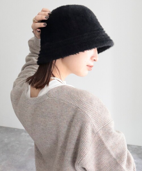 fredy emue（フレディエミュ）の「シャギーバケットハット（ハット・レディース・アイボリー/ブラック・FREE）」の4枚目の写真