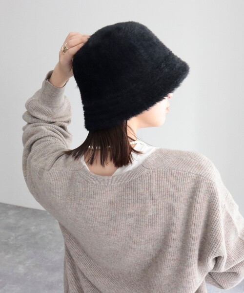 fredy emue（フレディエミュ）の「シャギーバケットハット（ハット・レディース・アイボリー/ブラック・FREE）」の5枚目の写真