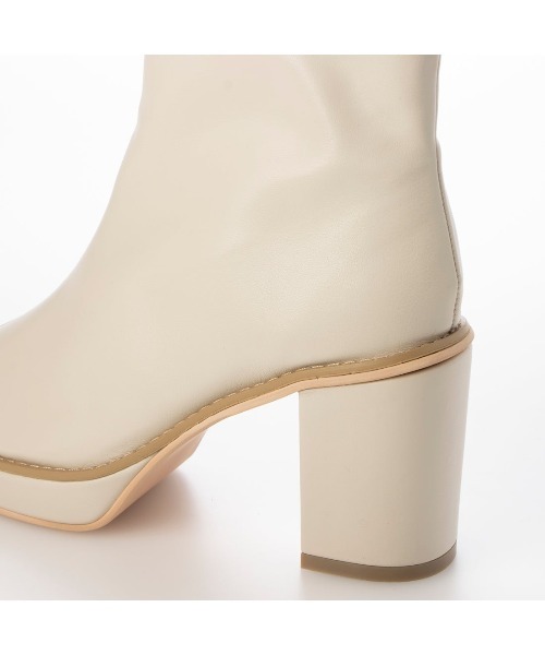 DULCIS REGALO（ドルキス レガロ）の「ElvisLuce(エルビスルーチェ)8cmヒール厚底ストームストレッチボリュームソールショートブーツ（ブーツ・レディース・アイボリー/ブラック・LL/L/M/S）」の8枚目の写真