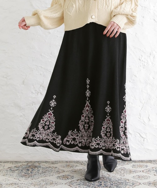 osharewalker（オシャレウォーカー）の「【廃盤】『モチーフ柄ニットジャカードスカート』（スカート・レディース・ブラック・2/1）」の2枚目の写真