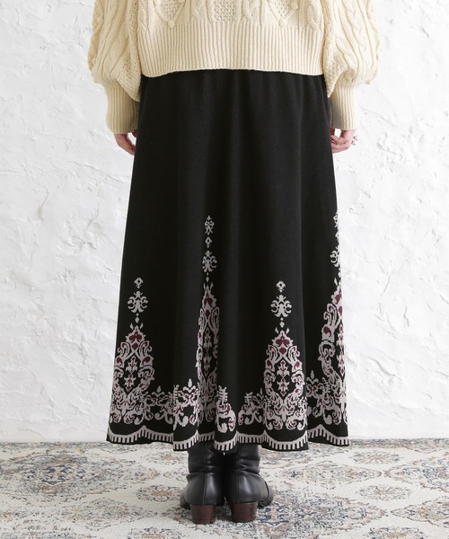 osharewalker（オシャレウォーカー）の「【廃盤】『モチーフ柄ニットジャカードスカート』（スカート・レディース・ブラック・2/1）」の4枚目の写真