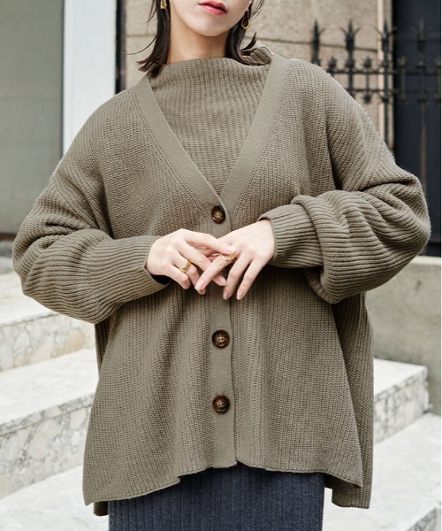 kirakiraShop(キラキラショップ)の「Vネック オーバーニット カーディガン(カーディガン/ボレロ・レディース・ブラック/クリーム/ダークベージュ/ブラウン/パープル/グリーン・FREE)」の4枚目の写真