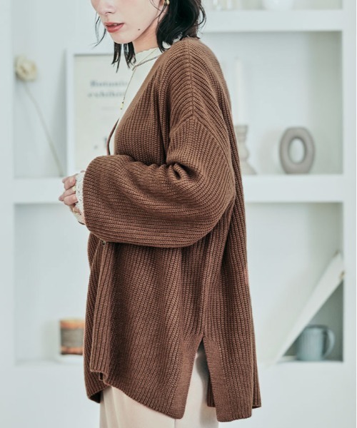 kirakiraShop(キラキラショップ)の「Vネック オーバーニット カーディガン(カーディガン/ボレロ・レディース・ブラック/クリーム/ダークベージュ/ブラウン/パープル/グリーン・FREE)」の15枚目の写真