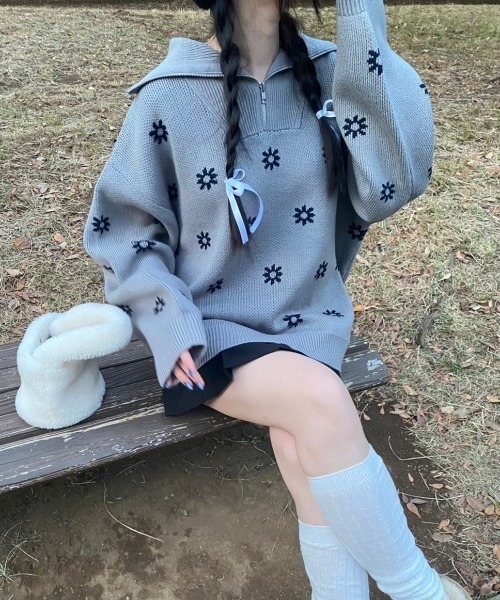 nemne store(ネンネストア)の「【低身長サイズあり】モチーフハーフジップニット(ニット/セーター・レディース・ネイビー系2/グレー/ボルドー/アイボリー/ライトブルー/ネイビー系1・SMALL/MEDIUM)」の3枚目の写真
