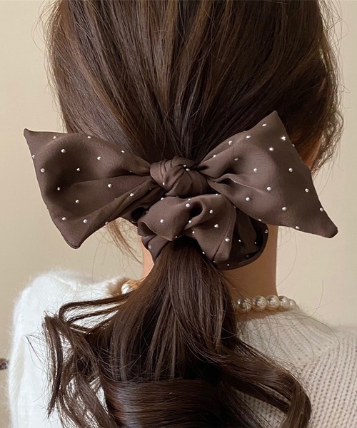 leune（ルネ）の「ビジュー付きリボンシュシュ（シュシュ・レディース・ブラック/ブラウン・FREE）」の2枚目の写真