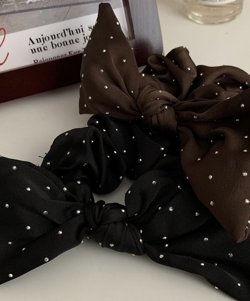 leune（ルネ）の「ビジュー付きリボンシュシュ（シュシュ・レディース・ブラック/ブラウン・FREE）」の3枚目の写真