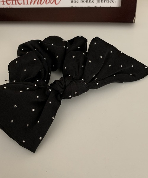 leune（ルネ）の「ビジュー付きリボンシュシュ（シュシュ・レディース・ブラック/ブラウン・FREE）」の4枚目の写真