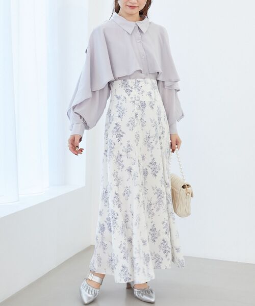 MAJESTIC LEGON（マジェスティックレゴン）の「肩あきケープブラウス（シャツ/ブラウス・レディース・ライトグレー/アイボリー/ブラック・MEDIUM）」の3枚目の写真