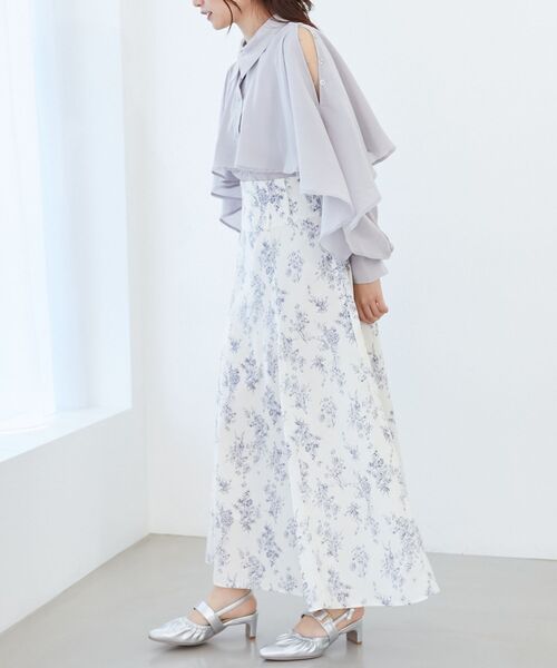 MAJESTIC LEGON（マジェスティックレゴン）の「肩あきケープブラウス（シャツ/ブラウス・レディース・ライトグレー/アイボリー/ブラック・MEDIUM）」の15枚目の写真