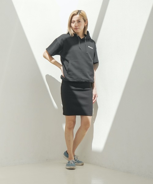 RVCA(ルーカ)の「RVCA レディース MINI RVCA HOODIE ST DRESS ワンピース 【2024年春夏モデル】/ルーカレディースタイトリブデザインワンピースフーディ(ワンピース・レディース・イエロー/ブラック/ホワイト×ネイビー・SMALL/MEDIUM)」の18枚目の写真