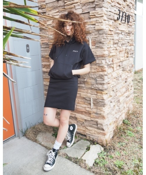 RVCA(ルーカ)の「RVCA レディース MINI RVCA HOODIE ST DRESS ワンピース 【2024年春夏モデル】/ルーカレディースタイトリブデザインワンピースフーディ(ワンピース・レディース・イエロー/ブラック/ホワイト×ネイビー・SMALL/MEDIUM)」の13枚目の写真