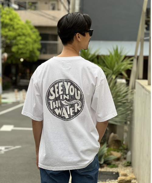 MAGIC NUMBER（マジック ナンバー）の「【MAGIC NUMBER】SEE YOU IN THE WATER XV US COTTON T-SHIRT（Tシャツ/カットソー・メンズ・ホワイト/ミント/パープル/ブラック・MEDIUM/LARGE/X-LARGE）」の22枚目の写真