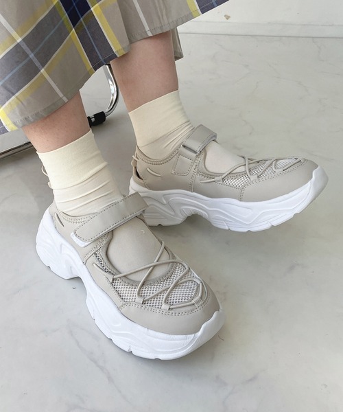 AS KNOW AS plus（アズノゥアズプラス）の「メッシュスニーカーサンダル（サンダル・レディース・ブラック/ホワイト/ベージュ・M/L）」の3枚目の写真