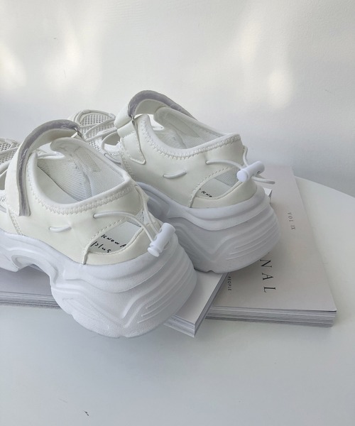 AS KNOW AS plus（アズノゥアズプラス）の「メッシュスニーカーサンダル（サンダル・レディース・ブラック/ホワイト/ベージュ・M/L）」の8枚目の写真