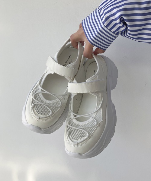 AS KNOW AS plus（アズノゥアズプラス）の「メッシュスニーカーサンダル（サンダル・レディース・ブラック/ホワイト/ベージュ・M/L）」の9枚目の写真