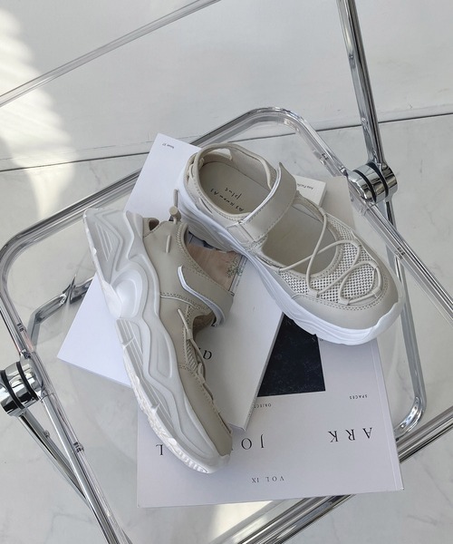 AS KNOW AS plus（アズノゥアズプラス）の「メッシュスニーカーサンダル（サンダル・レディース・ブラック/ホワイト/ベージュ・M/L）」の11枚目の写真