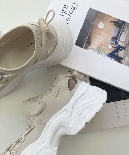 AS KNOW AS plus（アズノゥアズプラス）の「メッシュスニーカーサンダル（サンダル・レディース・ブラック/ホワイト/ベージュ・M/L）」の15枚目の写真