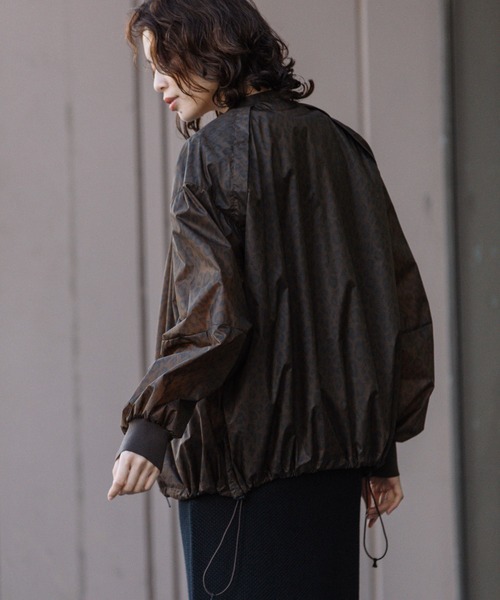 Munich(ミューニック)の「レオパードプリント7Dナイロンリップストップブルゾン(ミリタリージャケット・レディース・ライトグレー/ブラウン/ダークグレー・S)」の11枚目の写真