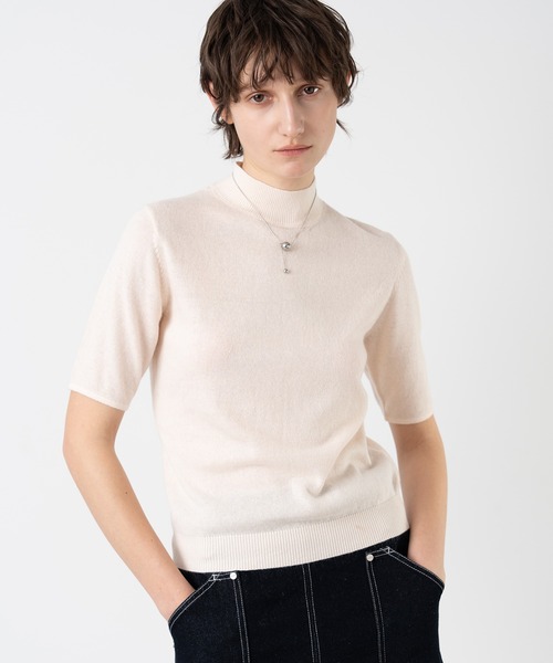 ELOOPS(イーループス)の「【ELOOPS】クルーネック フィットニットTシャツ・プルオーバー(Tシャツ/カットソー・レディース・ライトベージュ/チャコールグレー/ブルー・L/M/S)」の2枚目の写真