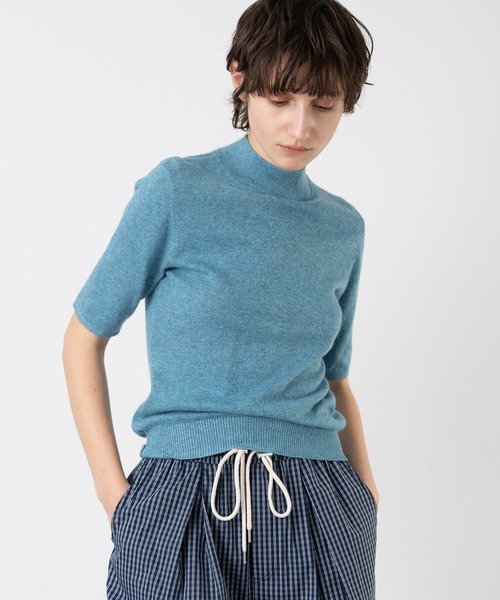 ELOOPS(イーループス)の「【ELOOPS】クルーネック フィットニットTシャツ・プルオーバー(Tシャツ/カットソー・レディース・ライトベージュ/チャコールグレー/ブルー・L/M/S)」の3枚目の写真