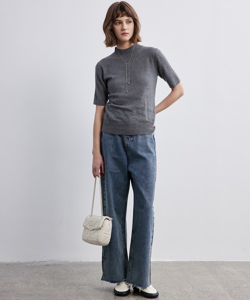 ELOOPS(イーループス)の「【ELOOPS】クルーネック フィットニットTシャツ・プルオーバー(Tシャツ/カットソー・レディース・ライトベージュ/チャコールグレー/ブルー・L/M/S)」の4枚目の写真