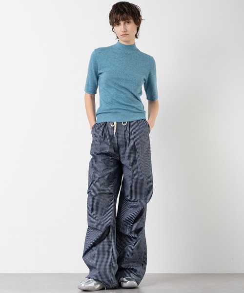 ELOOPS(イーループス)の「【ELOOPS】クルーネック フィットニットTシャツ・プルオーバー(Tシャツ/カットソー・レディース・ライトベージュ/チャコールグレー/ブルー・L/M/S)」の19枚目の写真