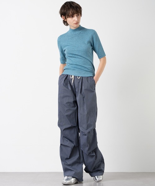ELOOPS(イーループス)の「【ELOOPS】クルーネック フィットニットTシャツ・プルオーバー(Tシャツ/カットソー・レディース・ライトベージュ/チャコールグレー/ブルー・L/M/S)」の17枚目の写真