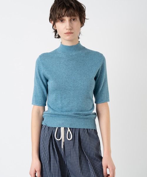 ELOOPS(イーループス)の「【ELOOPS】クルーネック フィットニットTシャツ・プルオーバー(Tシャツ/カットソー・レディース・ライトベージュ/チャコールグレー/ブルー・L/M/S)」の14枚目の写真