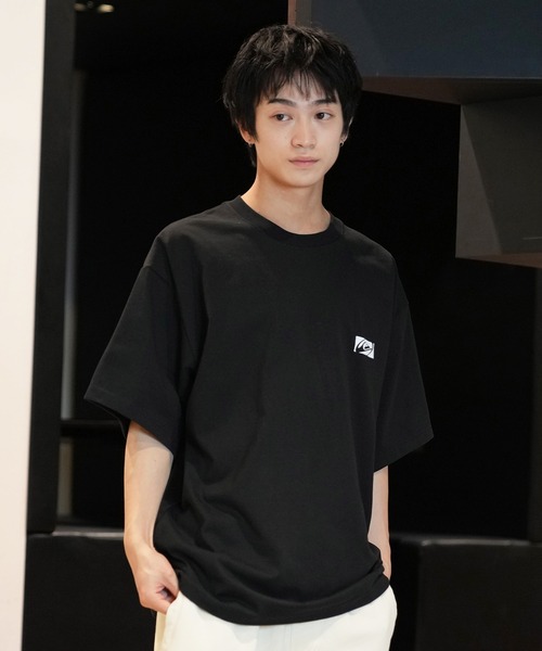 Quiksilver（クイックシルバー）の「【ムラサキスポーツ限定】QUIKSILVER/クイックシルバー 半袖Tシャツ/バックプリントTee オーバーサイズ QST242614M（Tシャツ/カットソー・メンズ・ホワイト×レッド/ホワイト×ブラック/ブラック×ホワイト・M/L）」の17枚目の写真