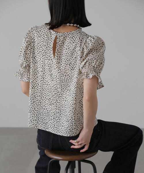 FREE'S MART（フリーズマート）の「◆ギャザースリーブ半袖ブラウス（シャツ/ブラウス・レディース・ブラック系その他/ベージュ系その他/ホワイト系その他・FREE）」の6枚目の写真